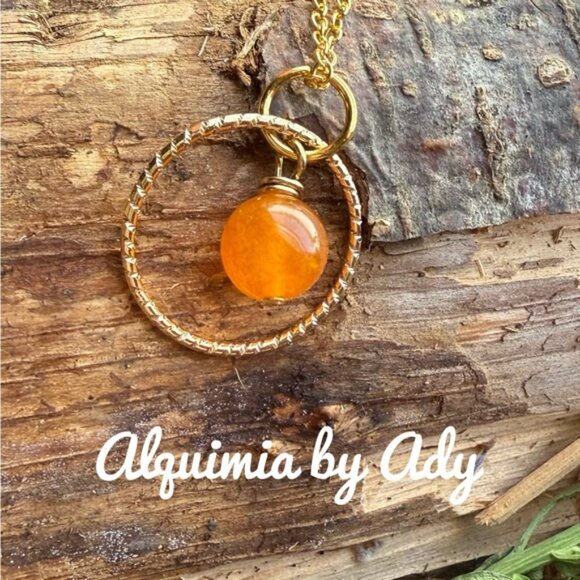 Alquimia Jewelry - Vibrant orange jade gold dainty necklace